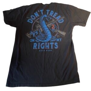 BUCK WEAR DON’T TREAD ON MY RIGHTS MENS GRAPHIC TEE SIZE MEDIUM